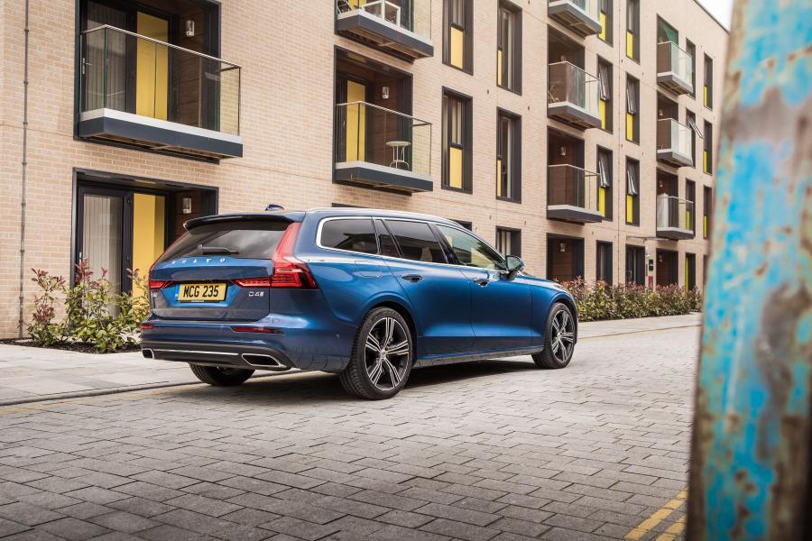  Volvo V60 D4 Inscription 2018 года  (UK) (фото 14 из 34)